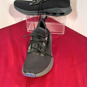 On Running Mens SZ 9 Cloudeasy Black . Condition is Pre-owned -
